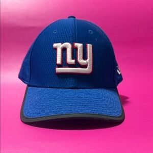 New Era NY Giants 39THIRTY NFL Sideline Hat - Medium/Large - Like New
